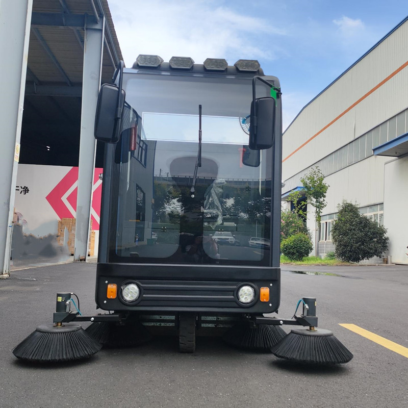 工廠使用電動掃地機好用嗎，哪個牌子的地面清掃車好用.jpg